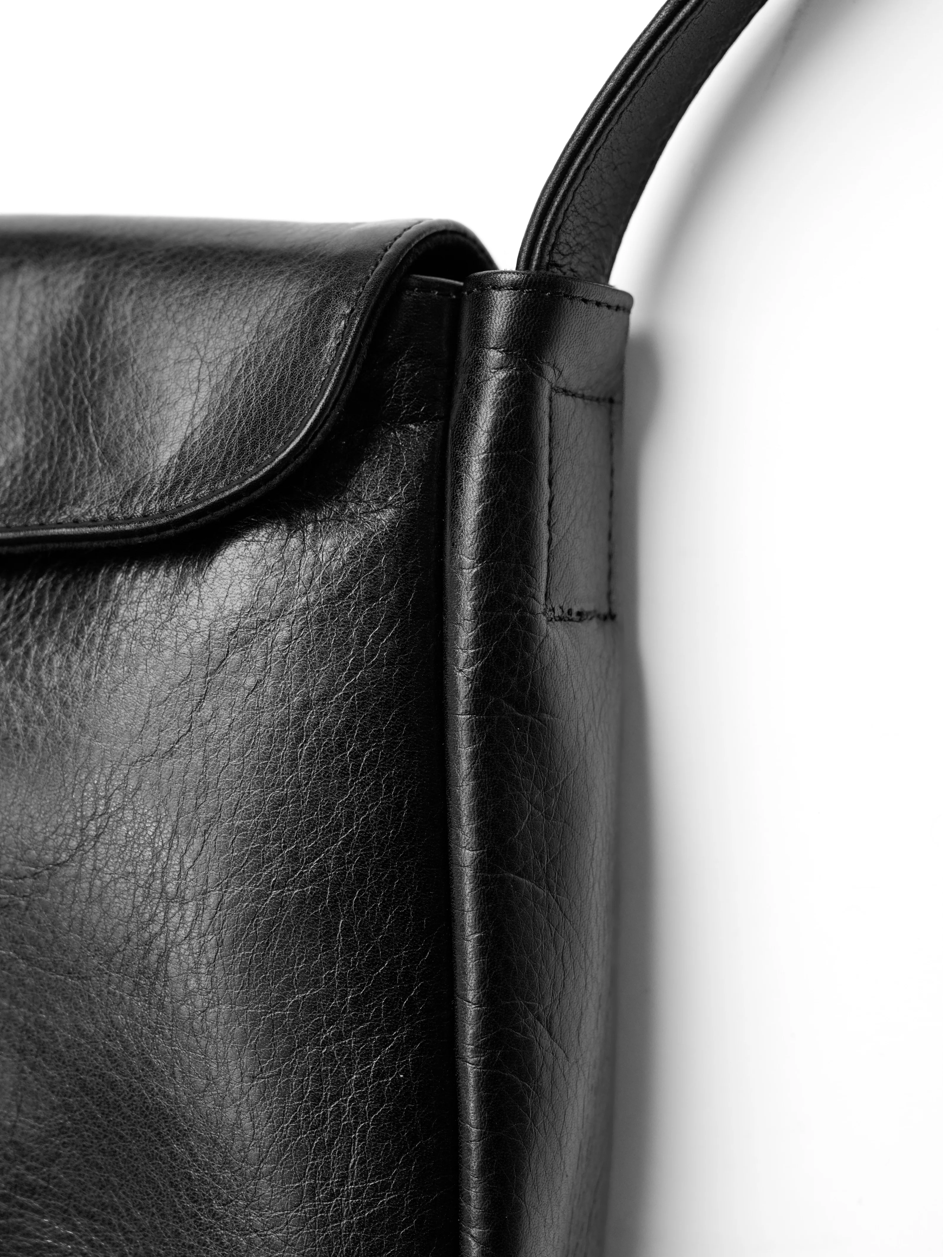 Passenger Leather Bag in Full Grain Leather - Image 9